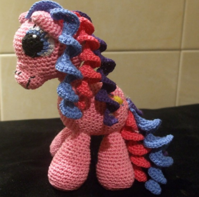 🦄 Pony Arcoíris de Fantasía – Amigurumi Hecho a Mano