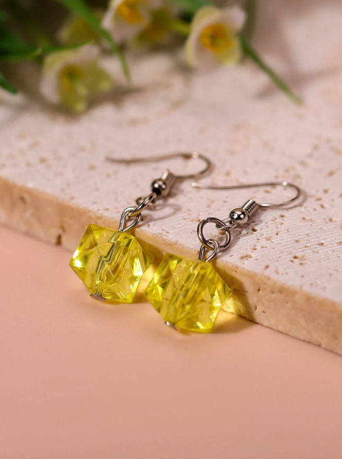 Pendientes con Dije Geométrico Amarillo