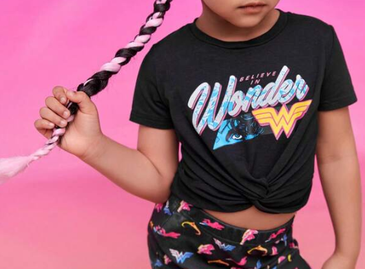 Camiseta Crop Wonder - Negro