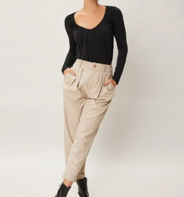 Blusa Negra con Fruncido