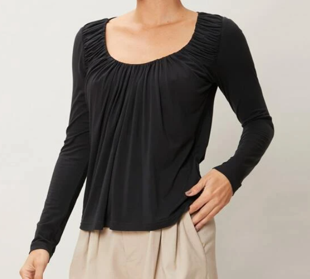 Blusa Negra con Fruncido