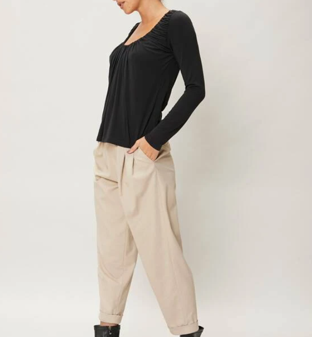 Blusa Negra con Fruncido
