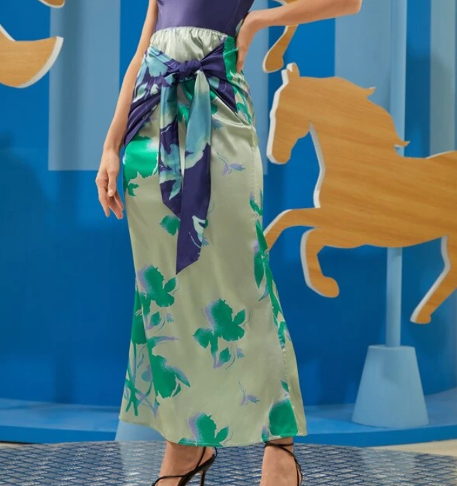 Falda Larga con Estampado Floral y Detalle de Nudo