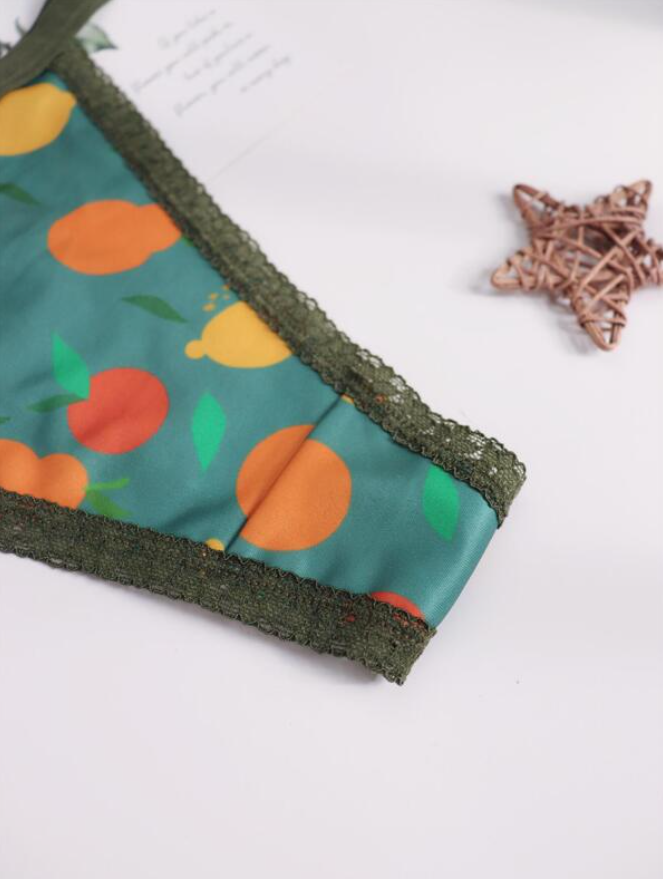 Tanga Verde con Detalles de Encaje y Diseño Dulce