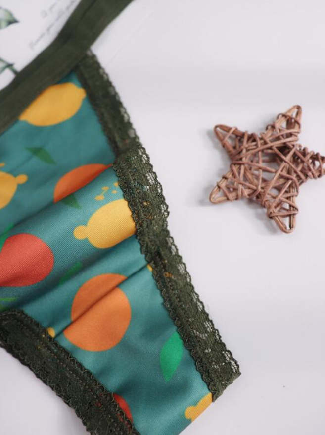 Tanga Verde con Detalles de Encaje y Diseño Dulce