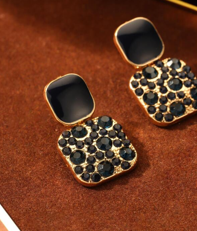 Pendientes Elegantes con Detalles Negros