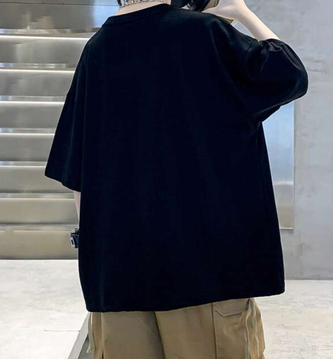 Camiseta Oversize con Estampado Deportivo - Color Negro