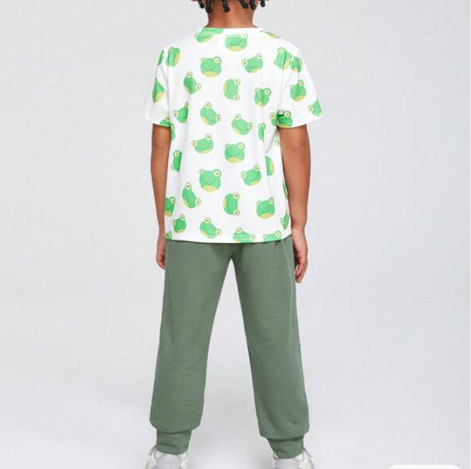 Conjunto Casual para Niño: Camiseta con Estampado de Ranas y Pantalón Deportivo 🐸✨