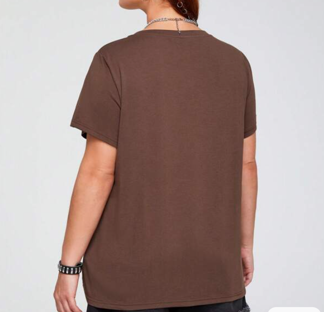 Camiseta Oversize Marrón con Estampado Urbano ✨