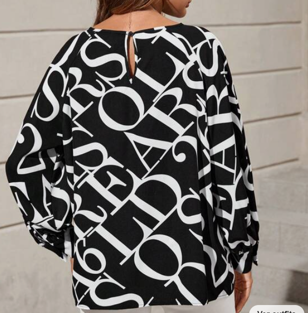Blusa Estampada en Blanco y Negro con Manga Raglán ✨