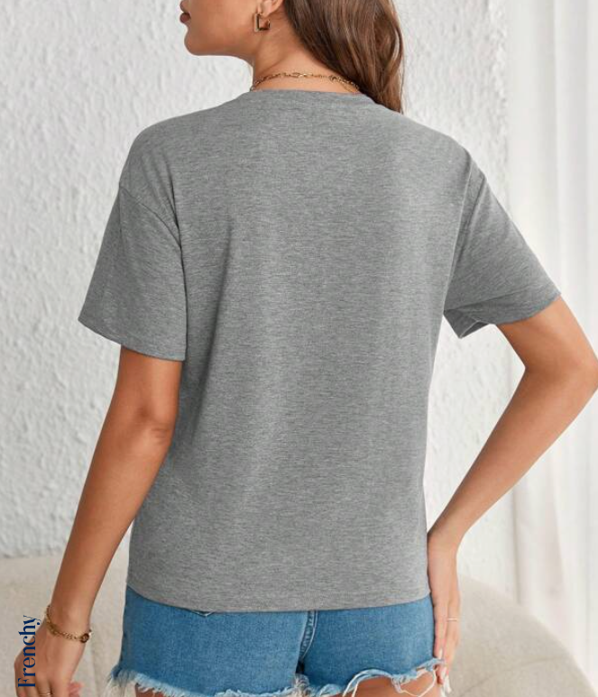 Camiseta Gris Casual con Estampado de Corazón ❤️✨