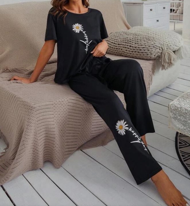 Pijama Negro con Estampado de Margarita y Letras ✨
