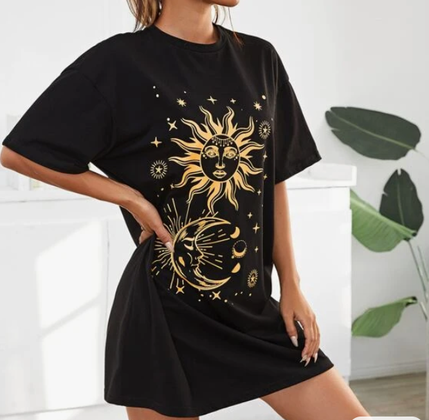 Vestido Oversize Negro con Estampado de Sol y Luna ✨