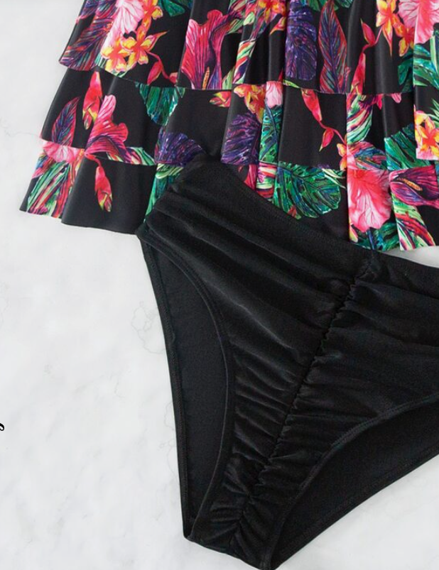Bikini Halter con Estampado Tropical y Volantes ✨