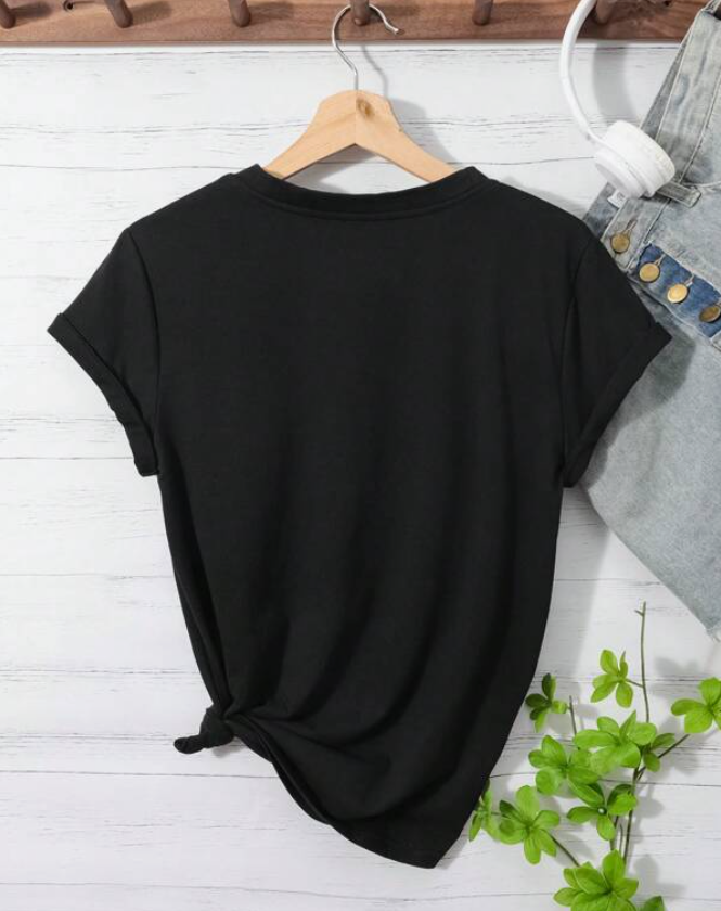 Polera Negra con Estampado “ECHO STUDY” ✨