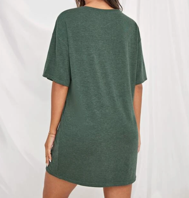 Camisón Oversized Verde Oscuro con Estampado Floral 🌿🌸