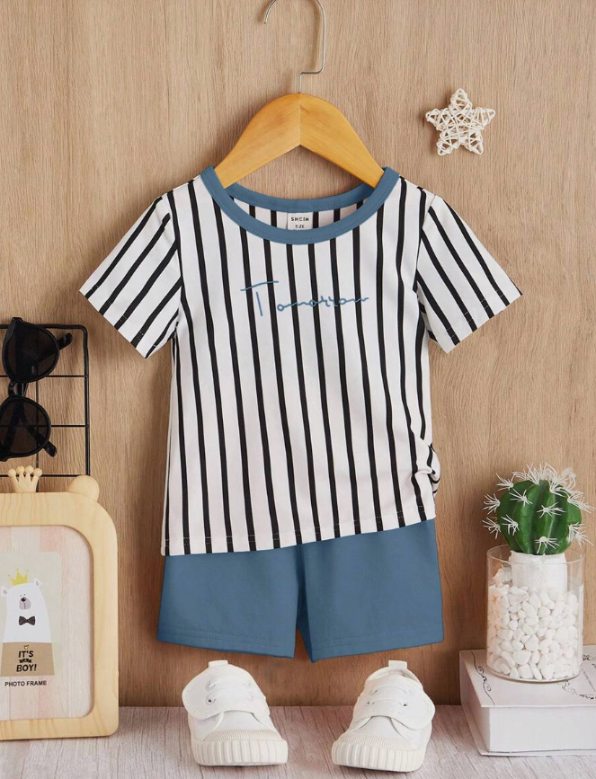 Conjunto de Camiseta a Rayas y Shorts Deportivos para Chicos