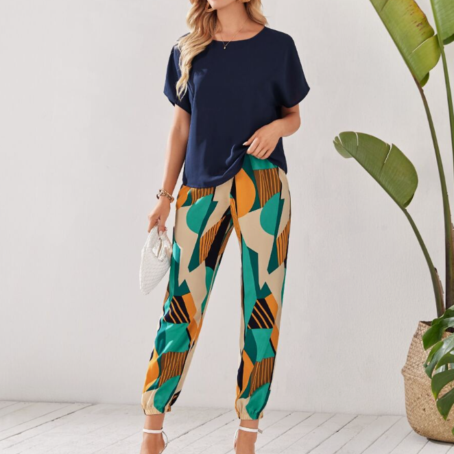 🌿 Conjunto Casual Mujer – Blusa Lisa + Pantalón Estampado Geométrico