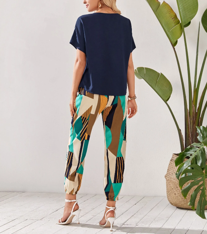 🌿 Conjunto Casual Mujer – Blusa Lisa + Pantalón Estampado Geométrico