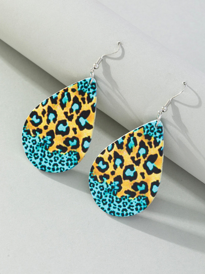 🐆 Aros Gota de Madera con Estampado Animal Print – Estilo Casual y Audaz