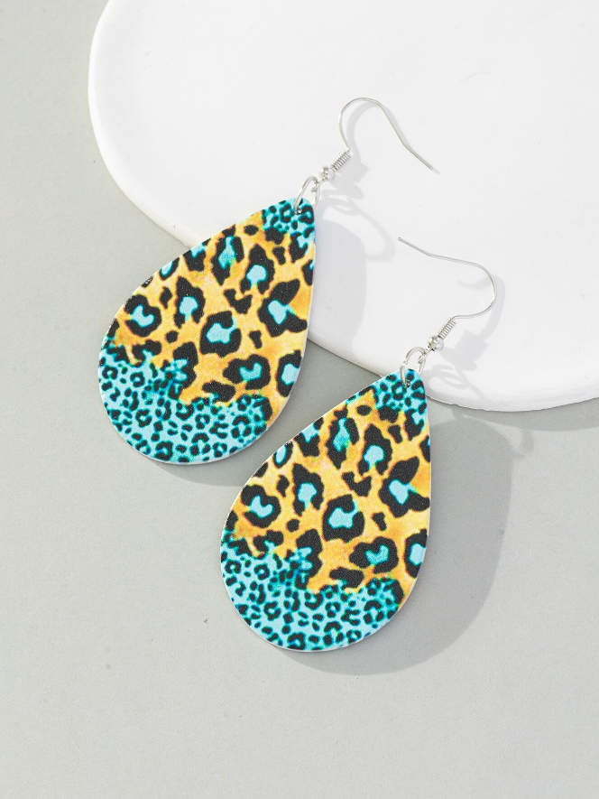 🐆 Aros Gota de Madera con Estampado Animal Print – Estilo Casual y Audaz