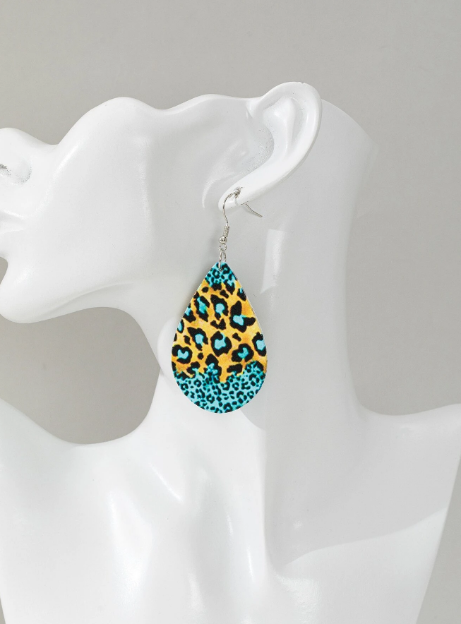 🐆 Aros Gota de Madera con Estampado Animal Print – Estilo Casual y Audaz