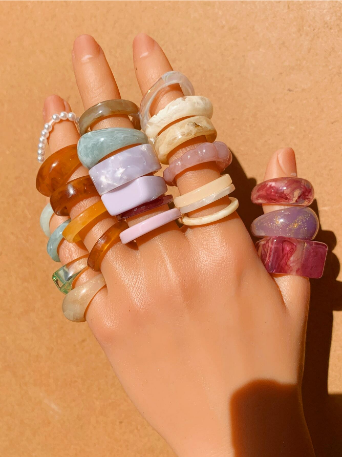 💍 Anillos de Resina Multicolor – Estilo Casual y Divertido