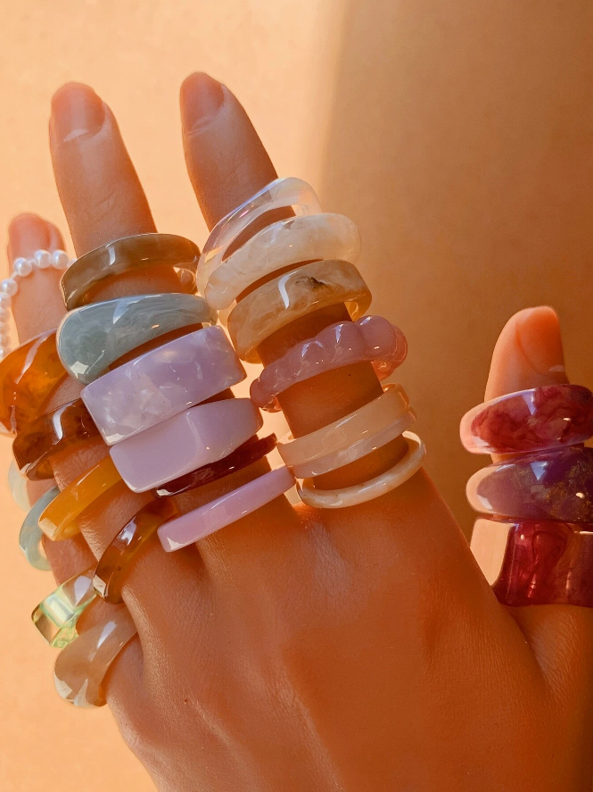 💍 Anillos de Resina Multicolor – Estilo Casual y Divertido