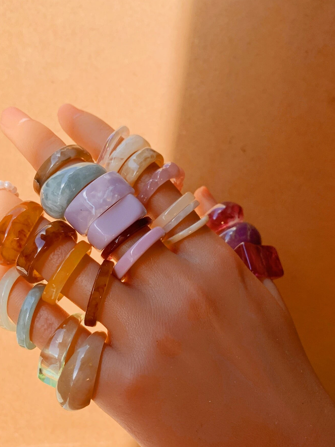 💍 Anillos de Resina Multicolor – Estilo Casual y Divertido