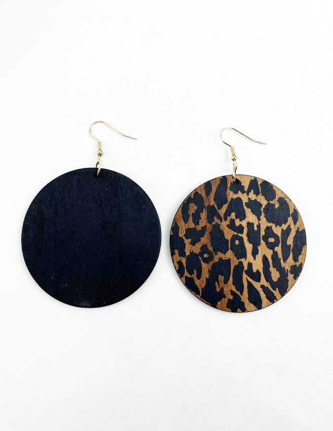 🐆 Pendientes Redondos Estampado Leopardo – ¡Actitud salvaje y con estilo!