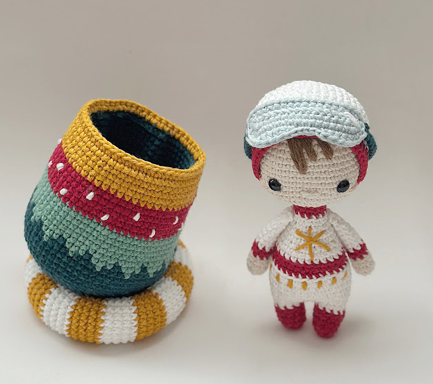 Astronauta Amigurumi con Cápsula – Juguete decorativo hecho a mano 🚀