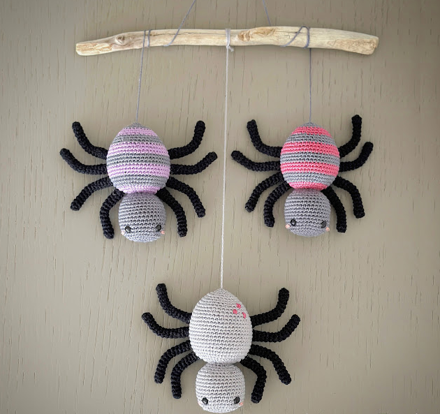 🕷️ Arañita Amigurumi – Decoración Colgante Tejida a Mano