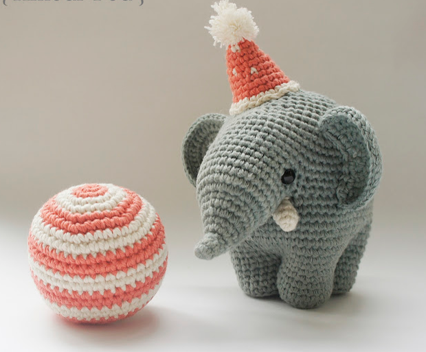 🎪 Elefante de Circo – Amigurumi Hecho a Mano con Sombrero y Pelota