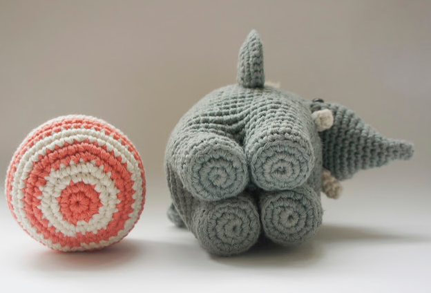 🎪 Elefante de Circo – Amigurumi Hecho a Mano con Sombrero y Pelota