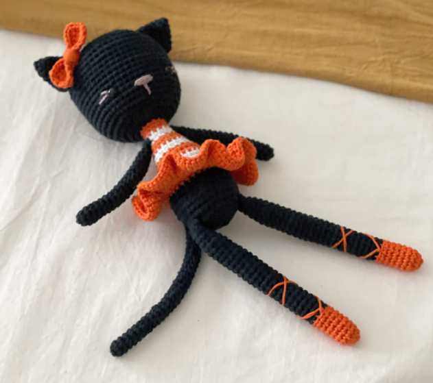 🖤🎀 Gatita Bailarina Halloween – Amigurumi Hecho a Mano