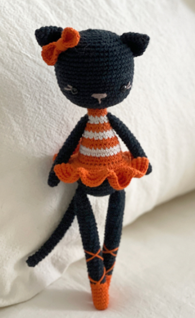 🖤🎀 Gatita Bailarina Halloween – Amigurumi Hecho a Mano