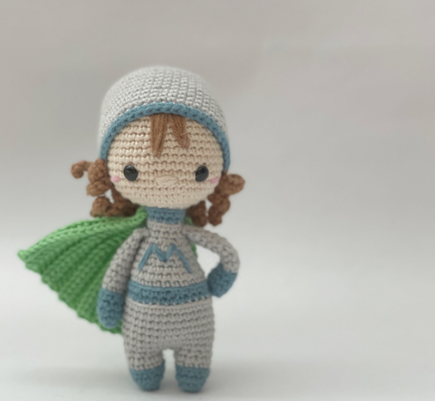 🦸♀️ Super Mamá con Capa Verde – Amigurumi Hecho a Mano