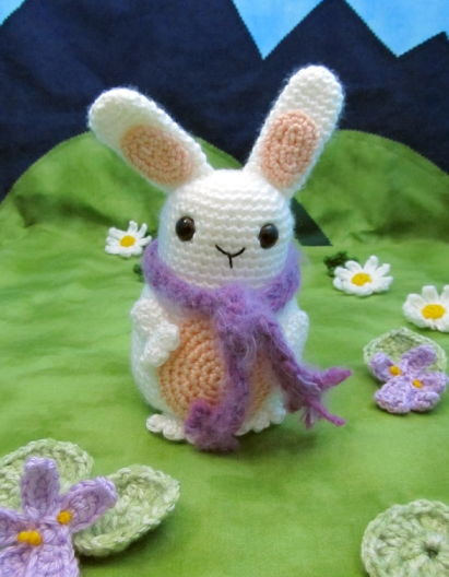 🐇 Conejito Blanco con Pancita Rosada – Amigurumi Hecho a Mano