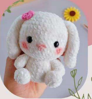 🐇 Conejito Blanco de Felpa – Amigurumi Hecho a Mano
