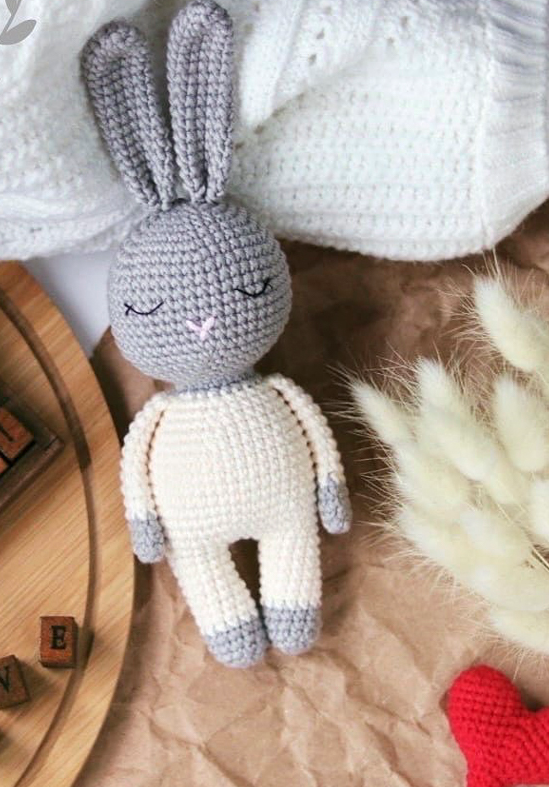 🐇 Conejo Gris Minimalista – Amigurumi Hecho a Mano