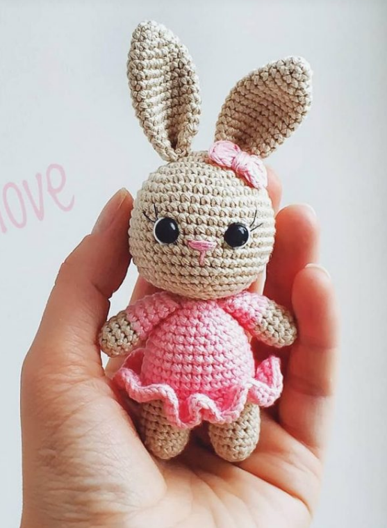 🐇 Conejita con Vestido – Amigurumi Hecho a Mano