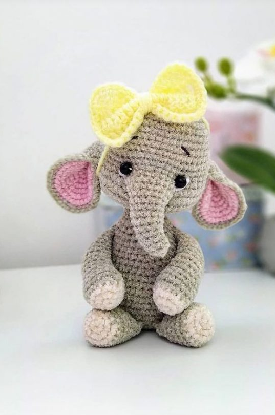 🐘 Elefantita con Lazo Amarillo – Amigurumi Hecho a Mano