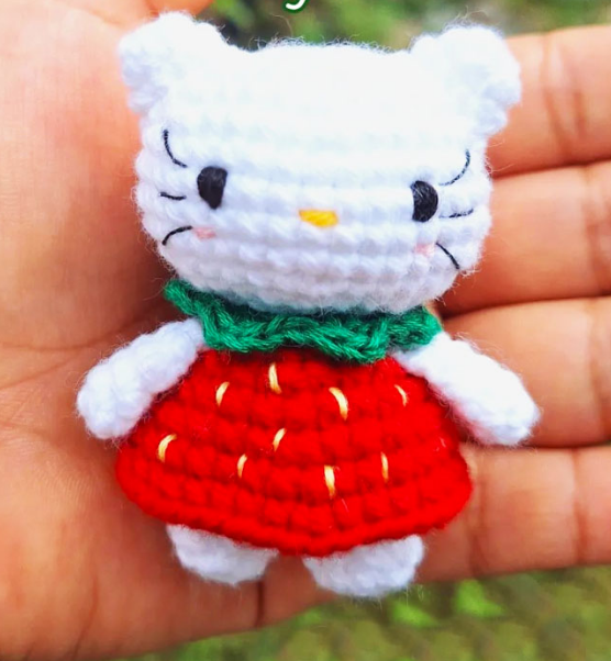 🐱🍓 Gatita Fresa – Amigurumi Hecho a Mano
