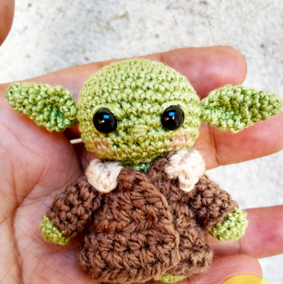 🛸💚 Baby Yoda – Amigurumi Hecho a Mano