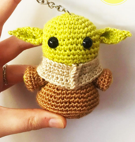 🛸💚 Baby Yoda Llavero – Amigurumi Hecho a Mano