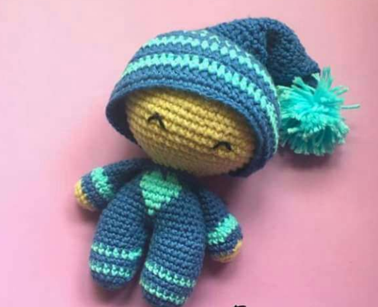 🧢💙 Muñeco Pijama Azul – Amigurumi Hecho a Mano