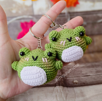🐸 Ranita Llavero – Amigurumi Hecho a Mano