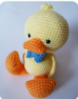 🐤 Patito con Corbatín Azul – Amigurumi Hecho a Mano