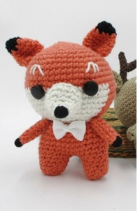 🦊 Amigurumi Zorro con Corbatín – Hecho a Mano