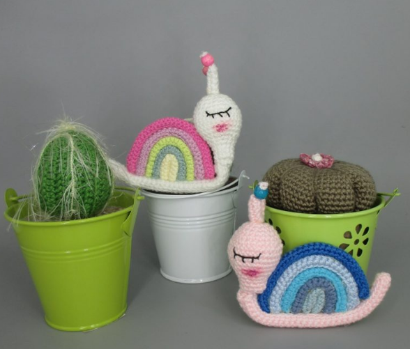 🐌 Amigurumi Caracol Arcoíris – Hecho a Mano